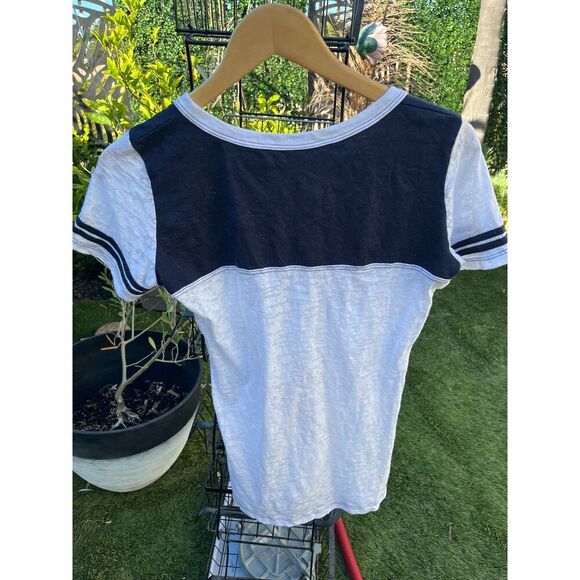 Size Large Y2K Style Las Vegas "Feeling Lucky" V-Neck Shirt - Picture 2 of 3